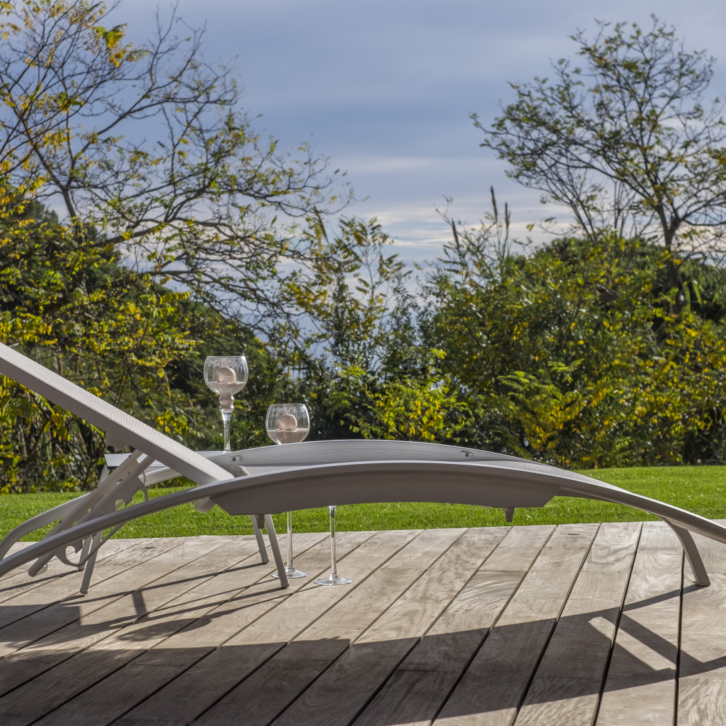 Шезлонг IRIS white