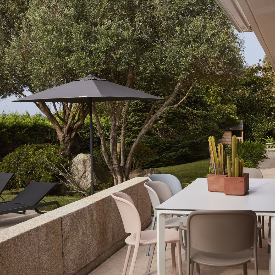 Парасолька Eolo Pureti 2.5x2.5 Taupe з базою Bond 35