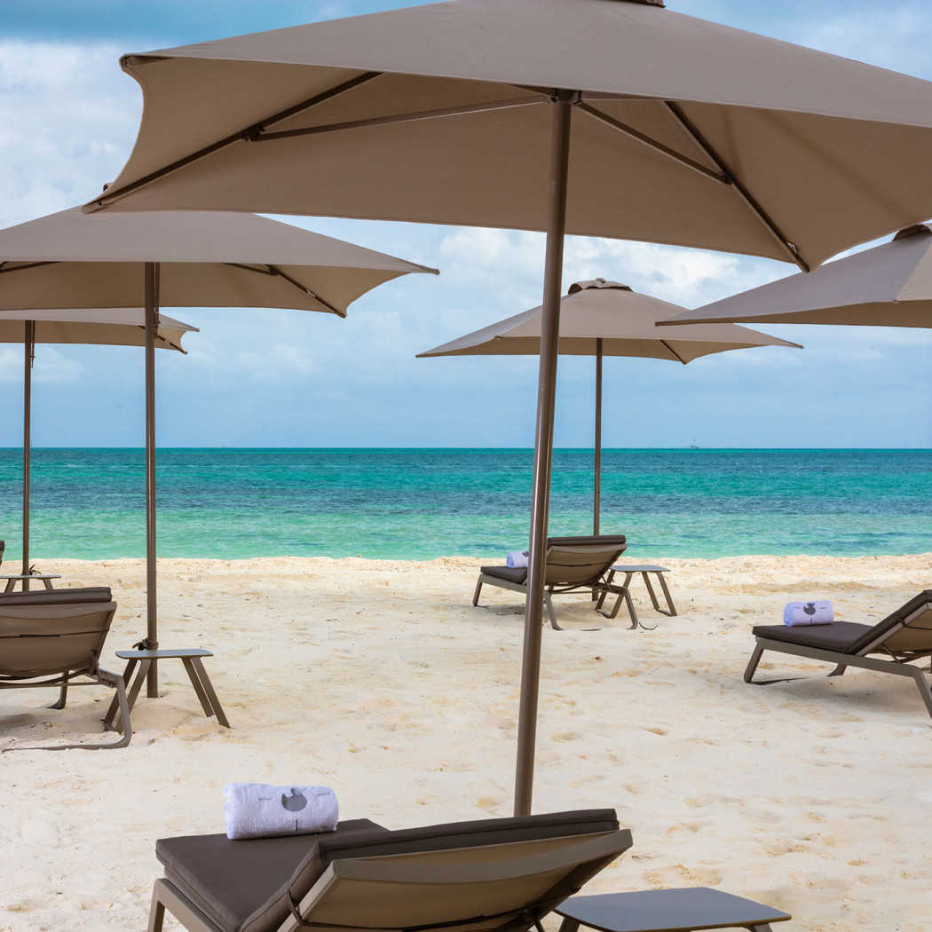 Парасолька Eolo Pureti 2.5x2.5 Taupe Sand з базою Bond 35