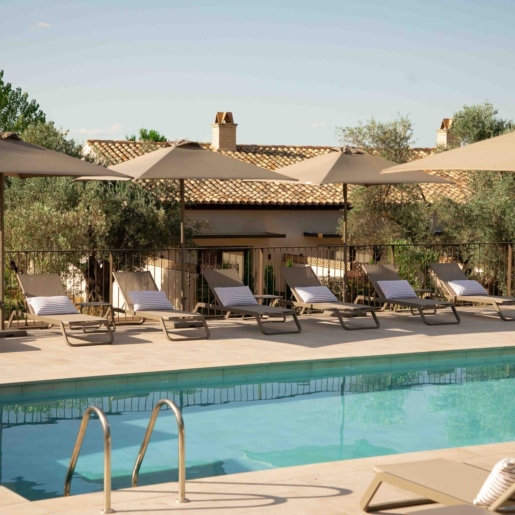 Парасолька Eolo Pureti 2.5x2.5 Taupe Sand з базою Bond 35