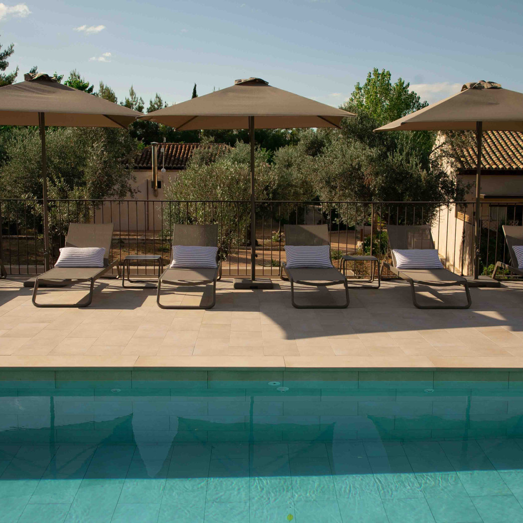 Парасолька Eolo Pureti 2.5x2.5 Taupe з базою Bond 35