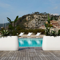 Pandora Pots White Planter / Ice Box